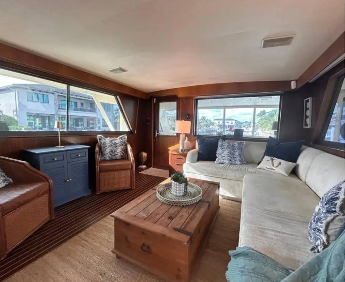 A photo of this 1989 Hatteras 67 Cockpit Motor Yacht