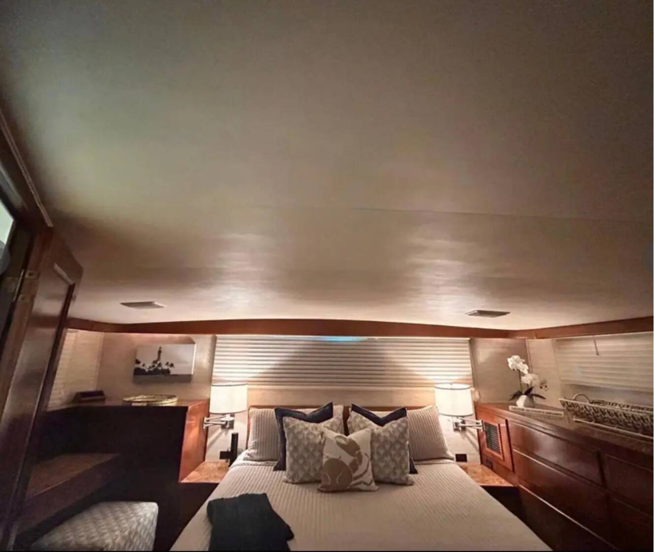 A photo of this 1989 Hatteras 67 Cockpit Motor Yacht