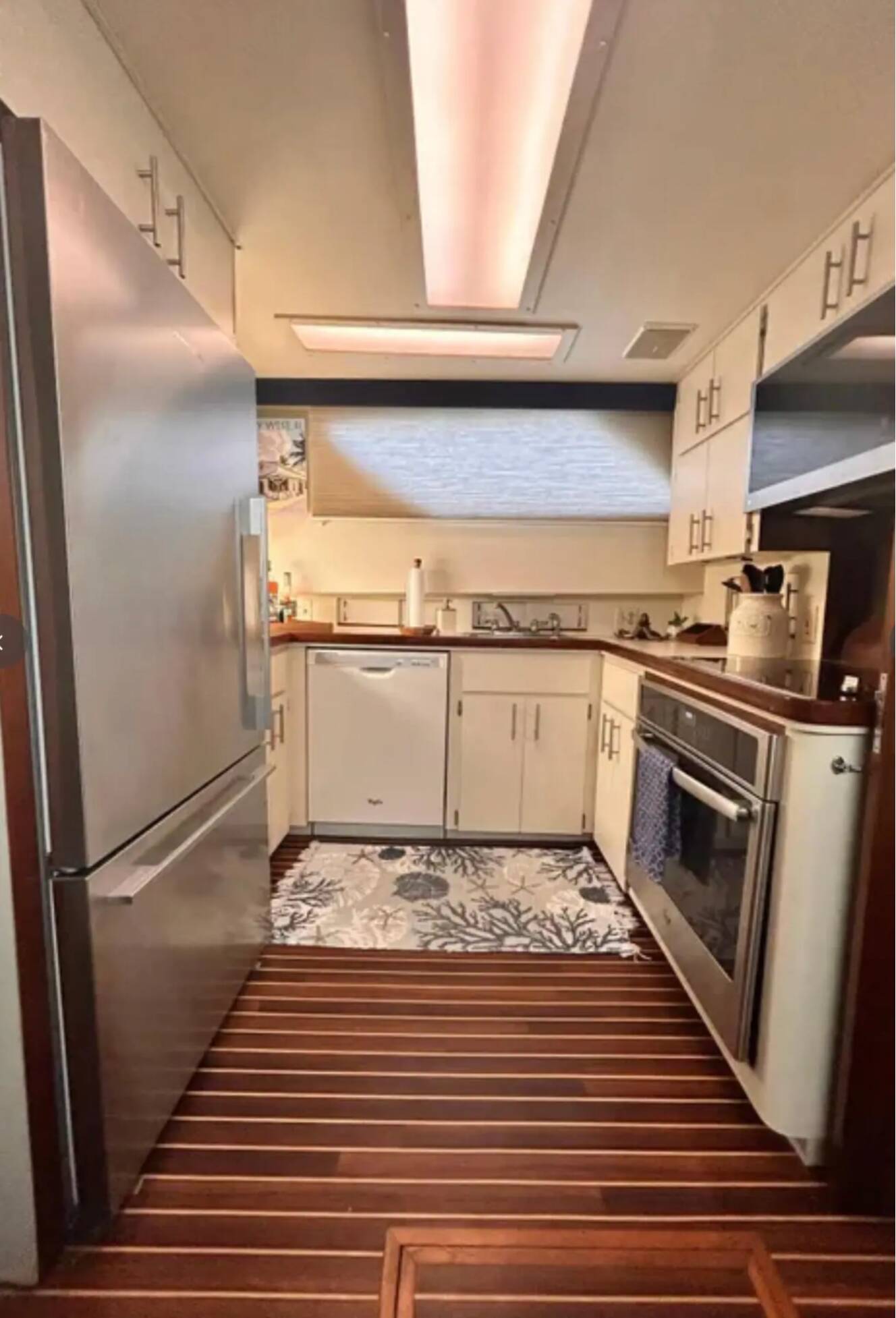 A photo of this 1989 Hatteras 67 Cockpit Motor Yacht