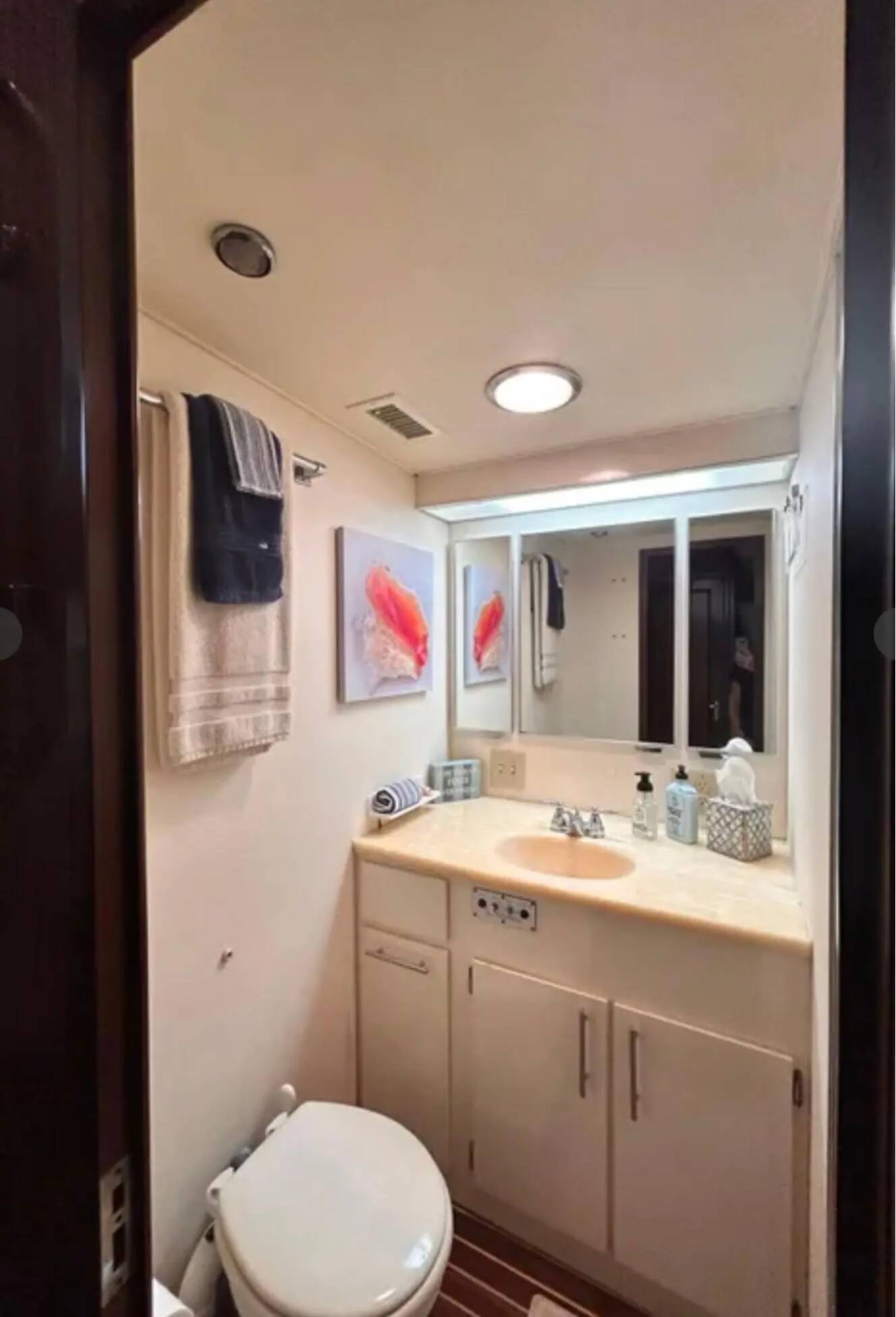 A photo of this 1989 Hatteras 67 Cockpit Motor Yacht