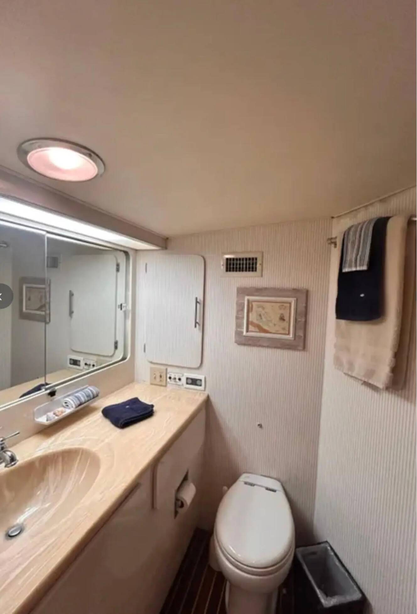 A photo of this 1989 Hatteras 67 Cockpit Motor Yacht