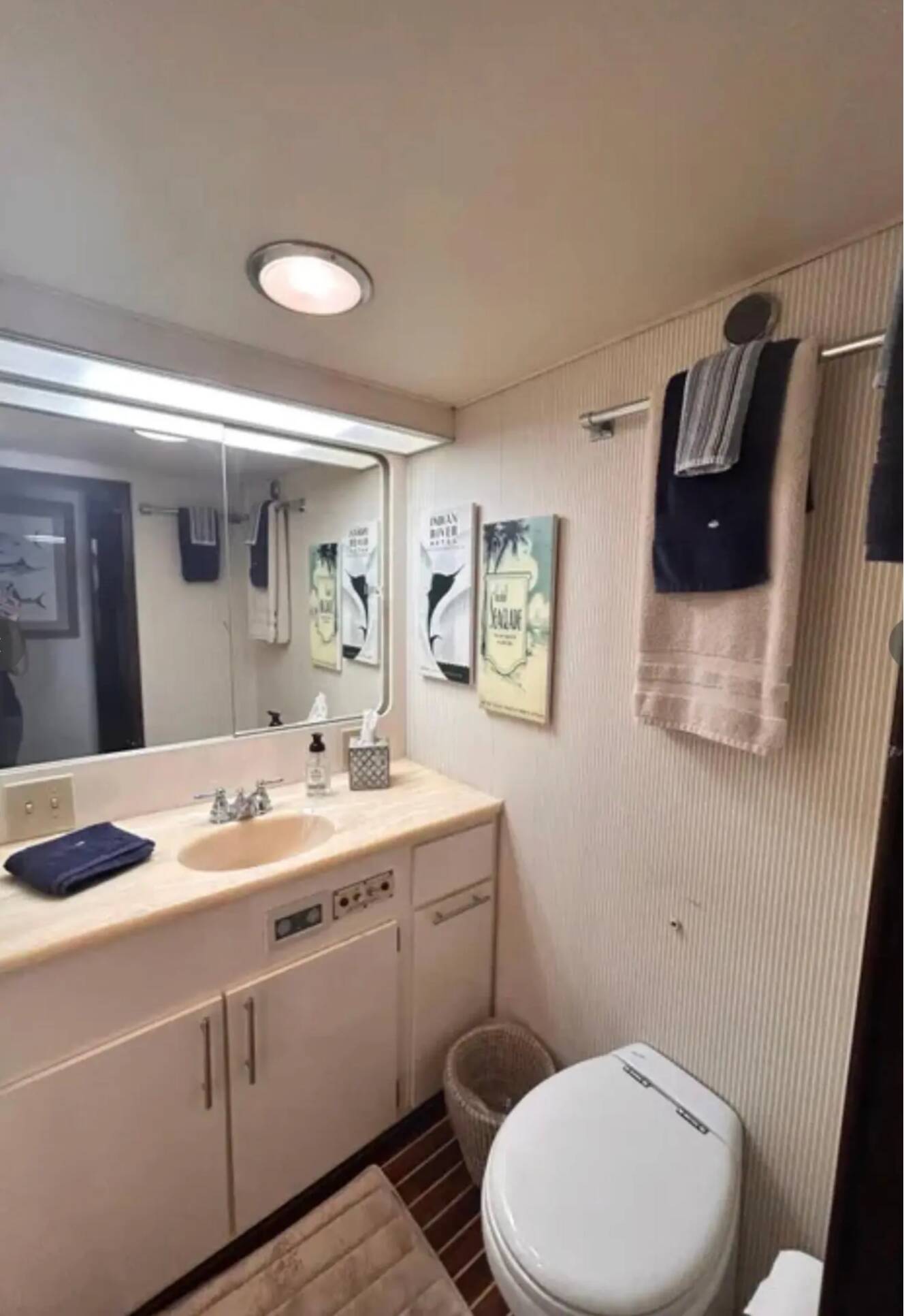 A photo of this 1989 Hatteras 67 Cockpit Motor Yacht