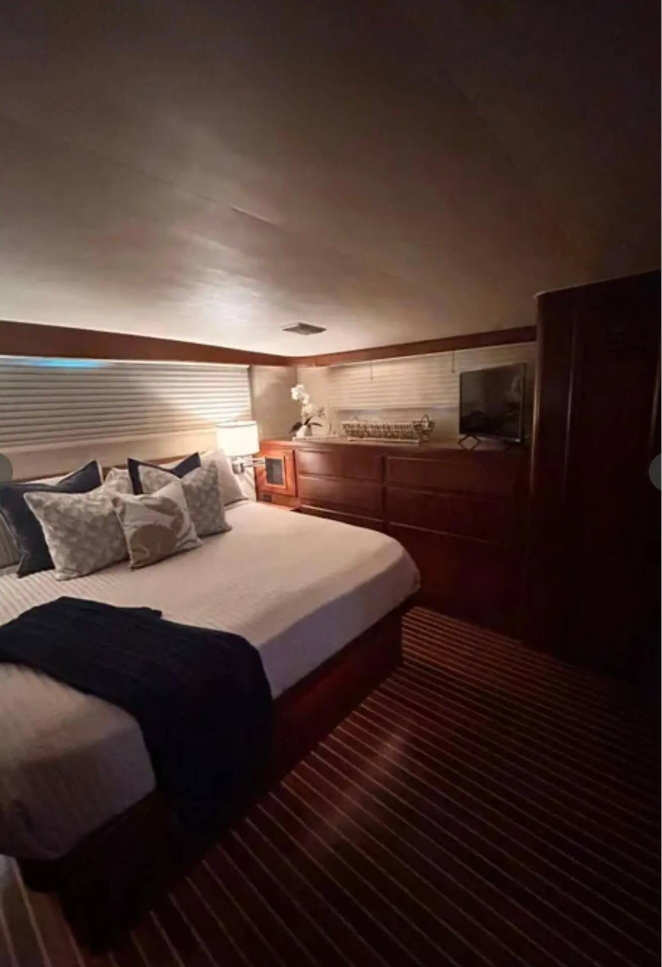 A photo of this 1989 Hatteras 67 Cockpit Motor Yacht