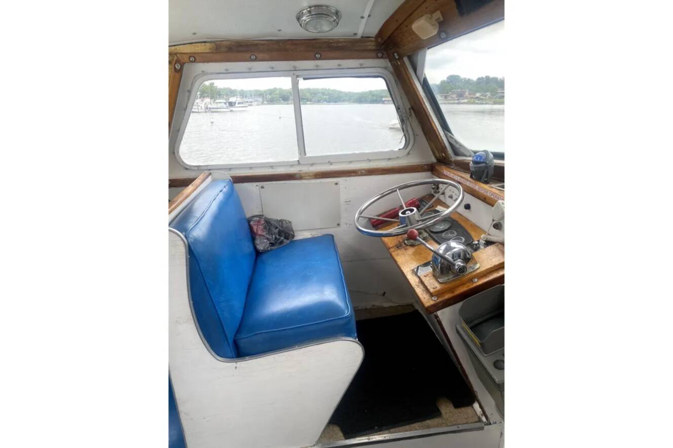 A photo of this 1969 Loureauville Pilot Boat 33