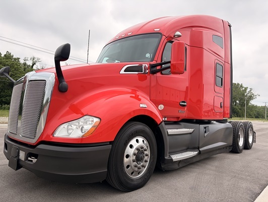 2022 KENWORTH T680 in Olathe, KS