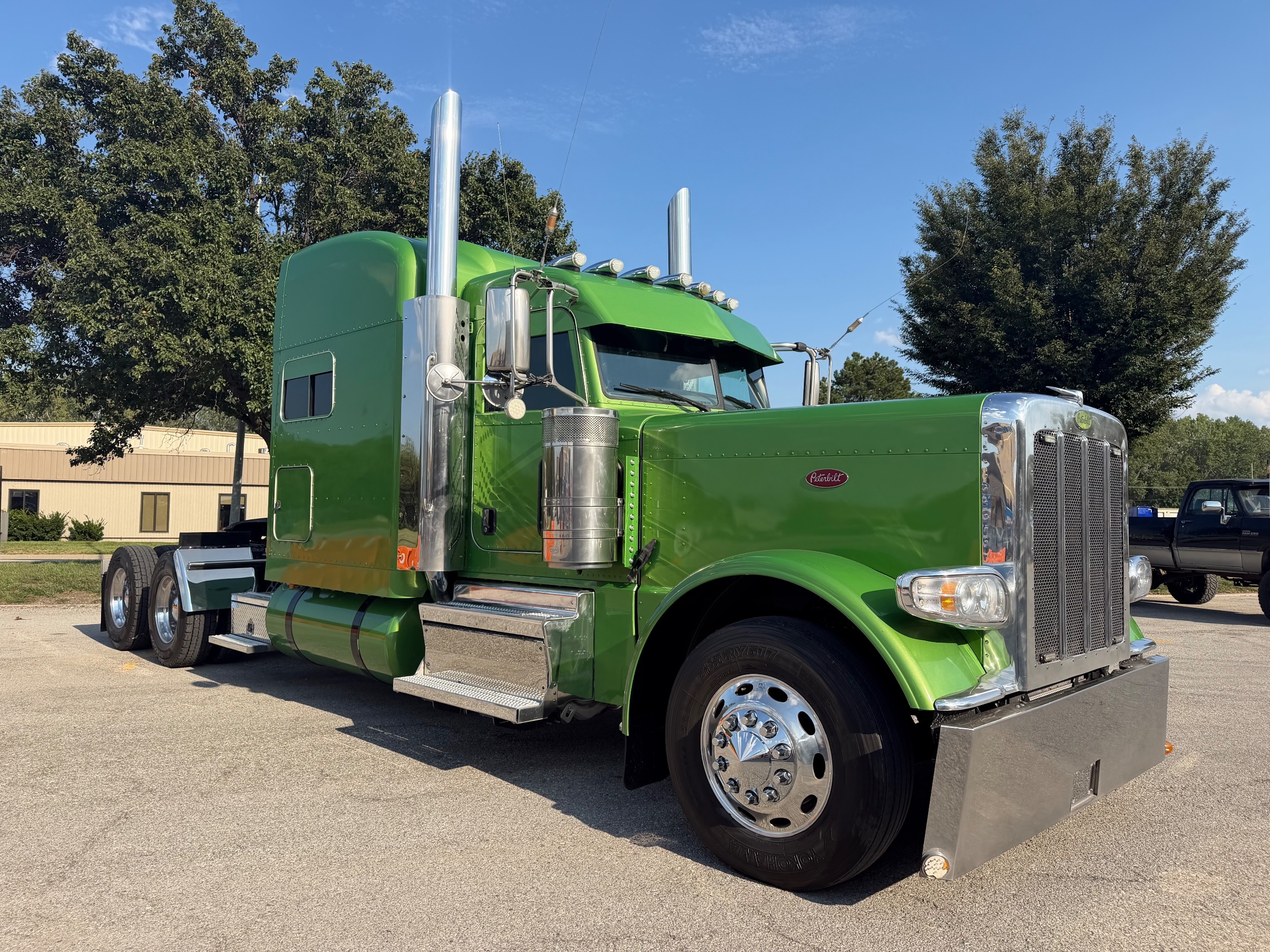 2023 PETERBILT 389 in Kansas City, MO