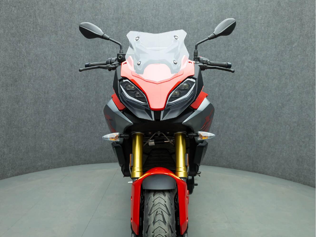A photo of this 2020 BMW F900XR W/ABS