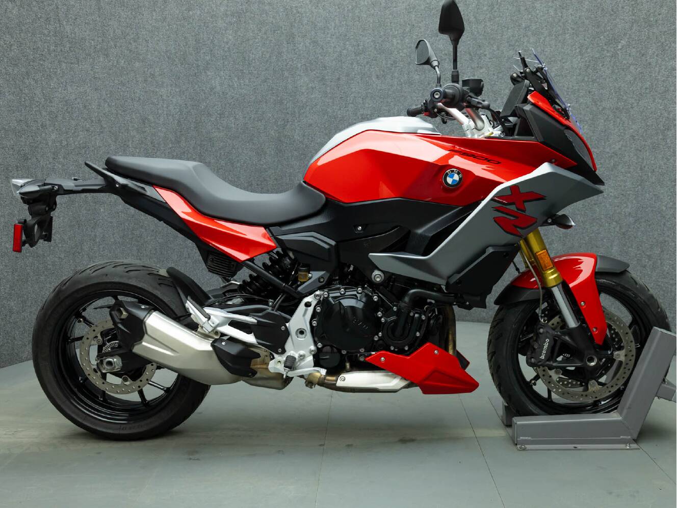 A photo of this 2020 BMW F900XR W/ABS