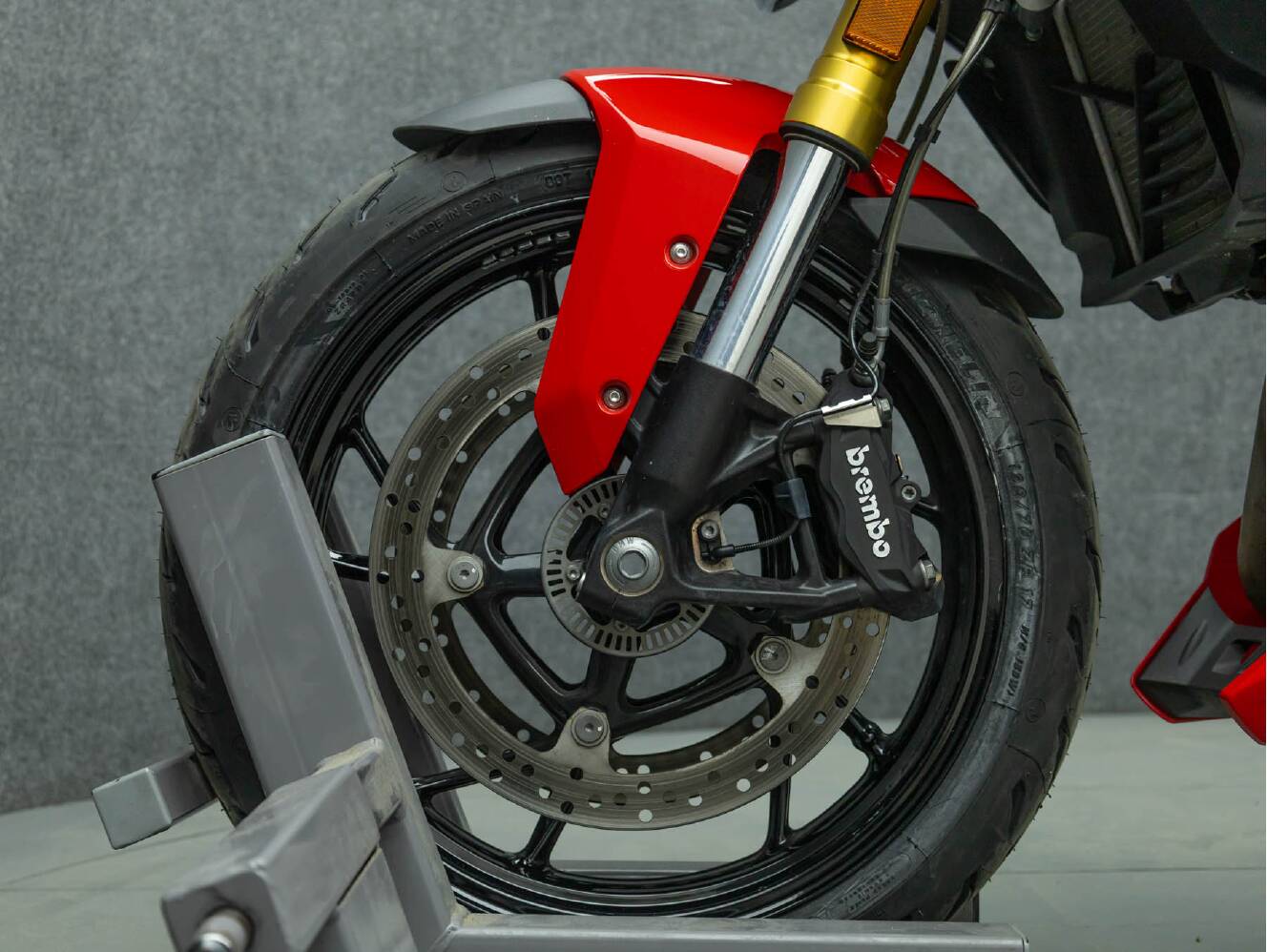 A photo of this 2020 BMW F900XR W/ABS