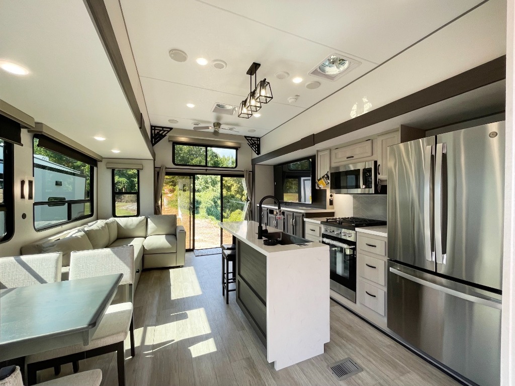2027 Coachmen Rv Catalina Destination Series 43CONDO in huntsville AL