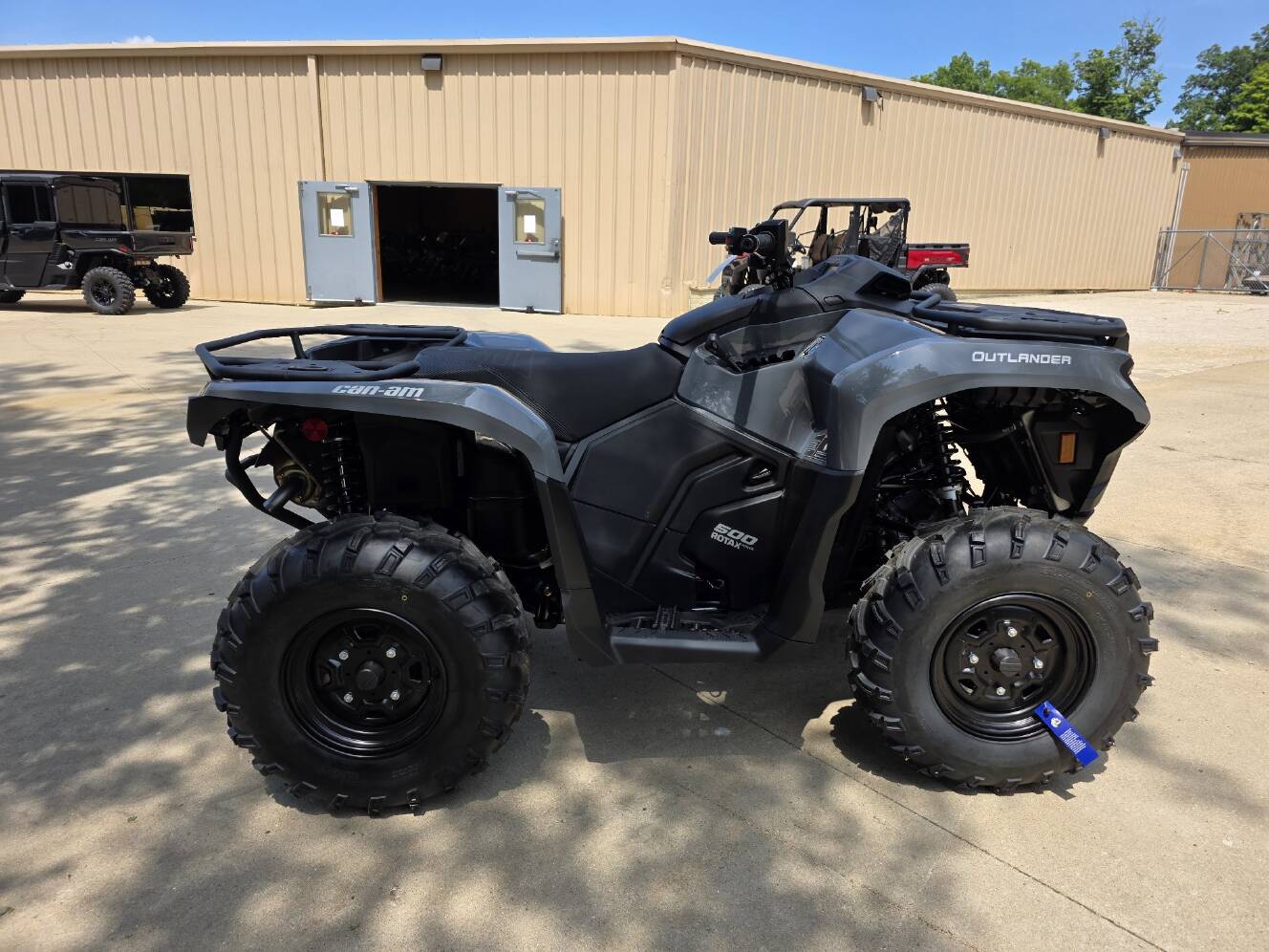 A photo of this 2026 Can-Am Outlander DPS 700