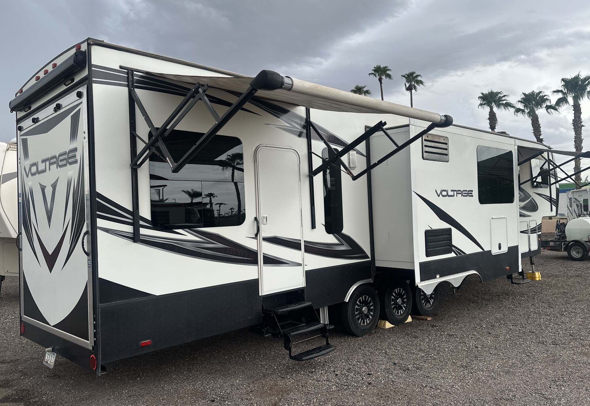 Used 2017 Dutchmen Voltage M-4105 For Sale in Mesa, AZ