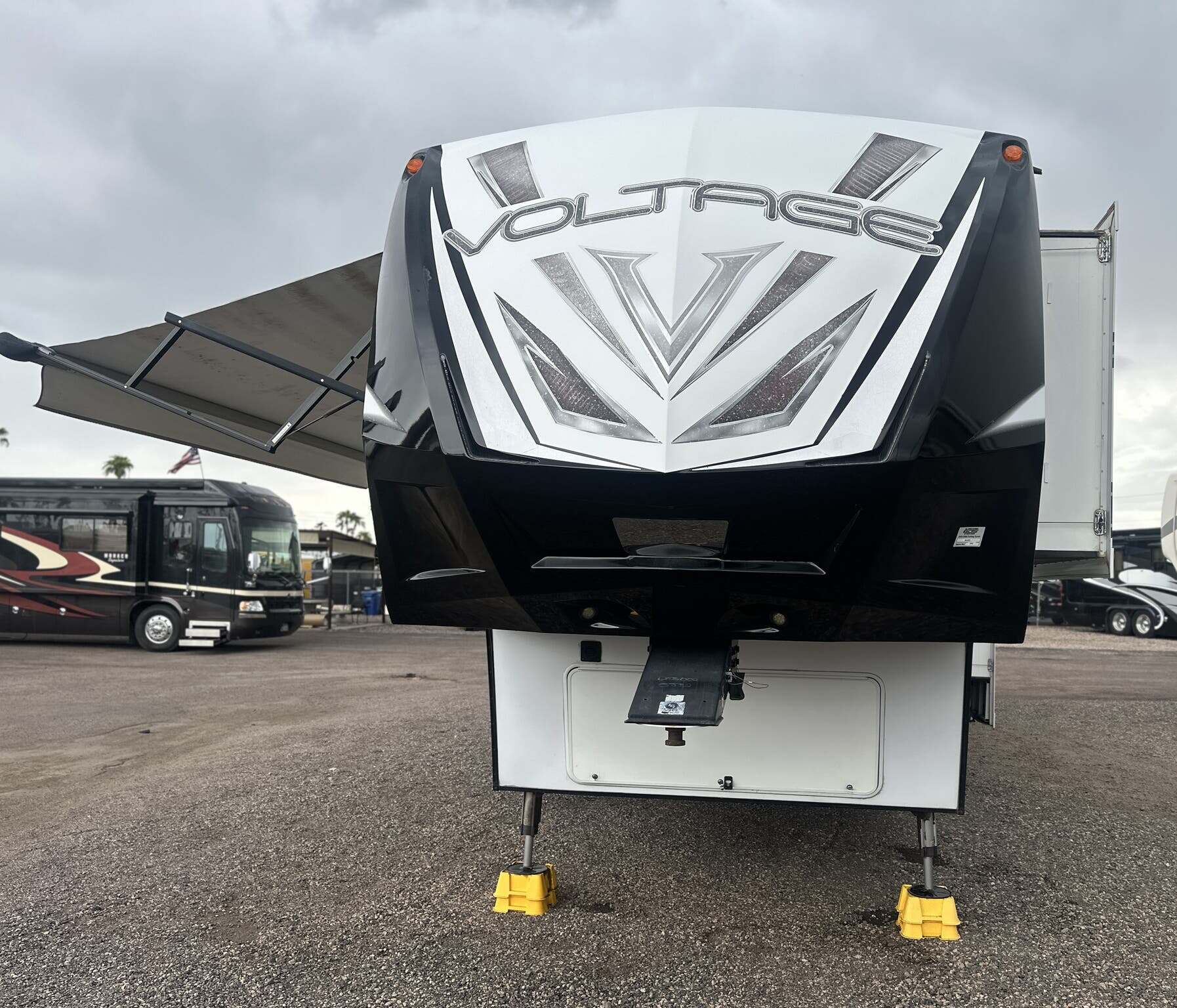 Used 2017 Dutchmen Voltage M-4105 For Sale in Mesa, AZ