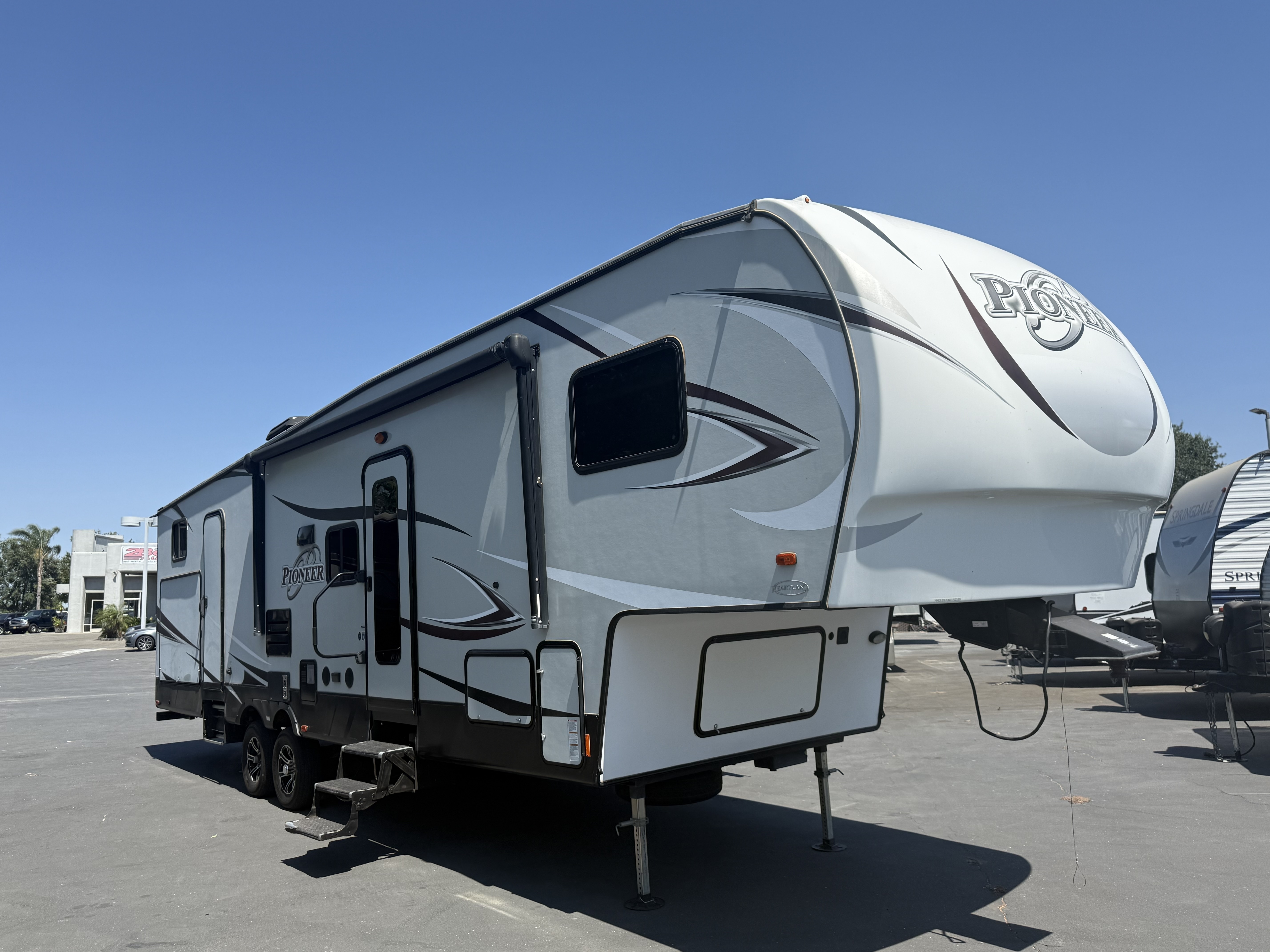 2018 Heartland PIONEER 322 in sacramento CA