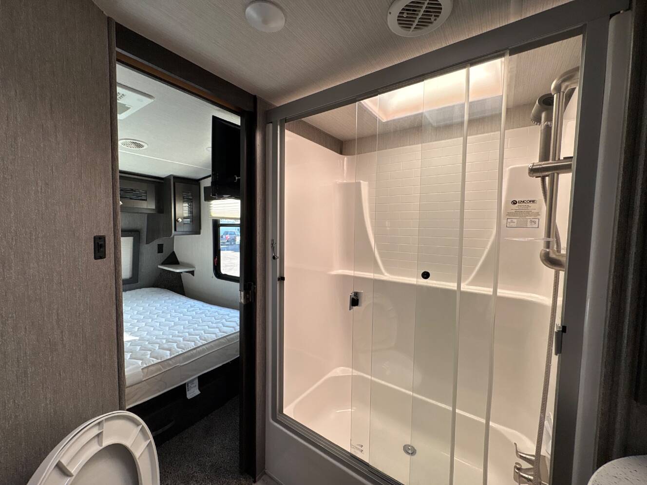 A photo of this 2020 Heartland Road Warrior 413RW