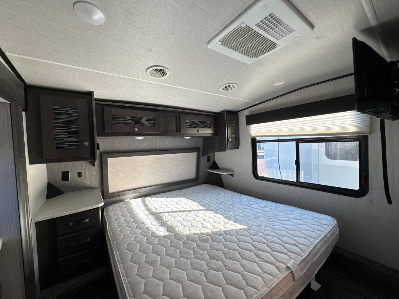 A photo of this 2020 Heartland Road Warrior 413RW