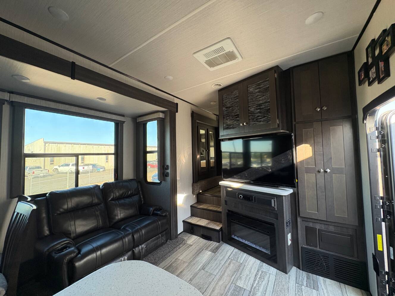 A photo of this 2020 Heartland Road Warrior 413RW