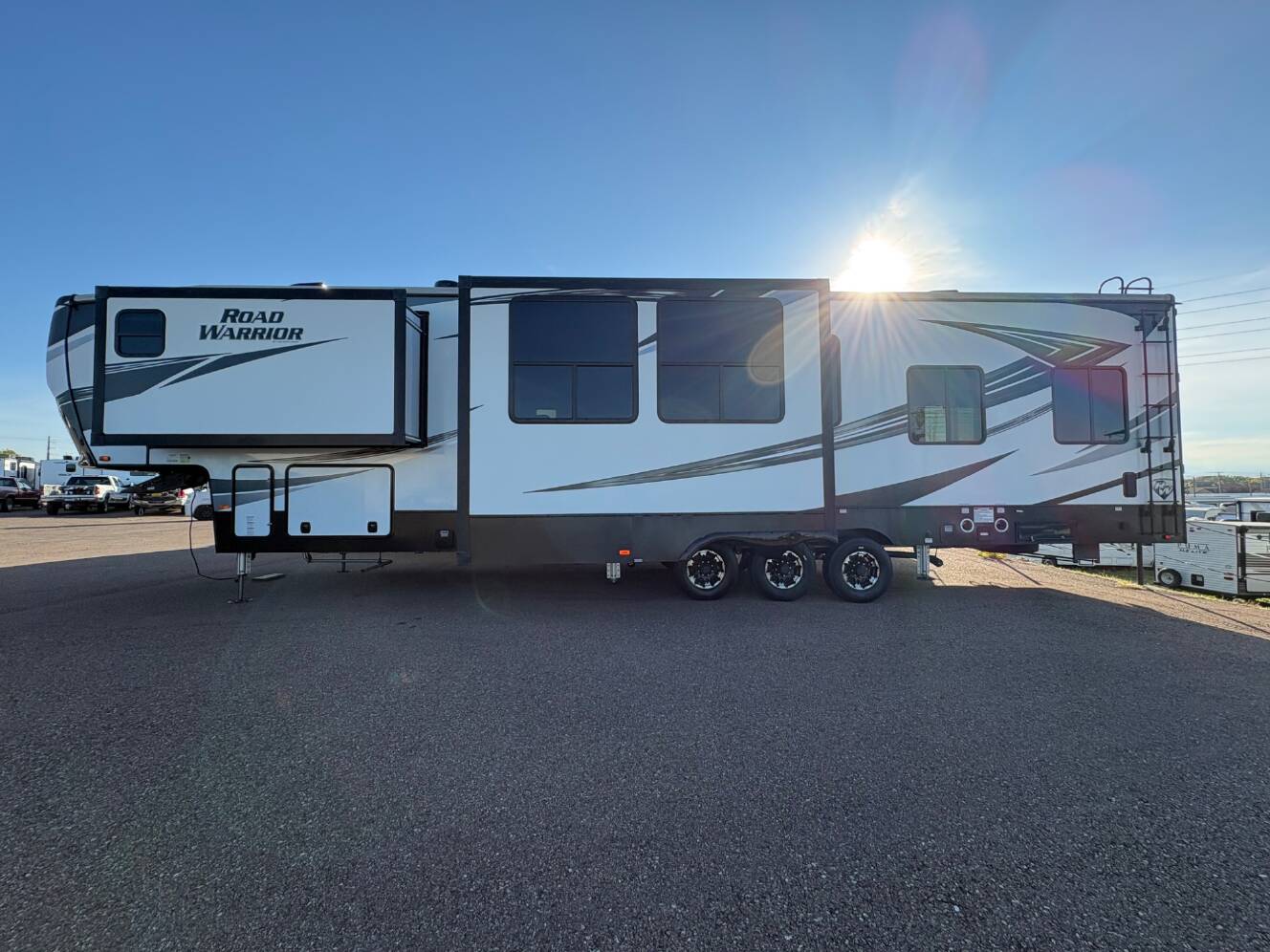 A photo of this 2020 Heartland Road Warrior 413RW