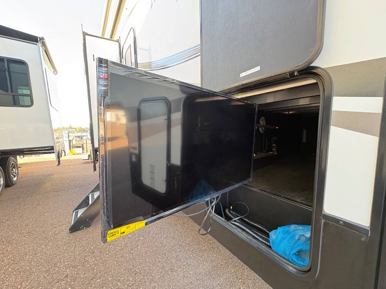 A photo of this 2020 Heartland Road Warrior 413RW
