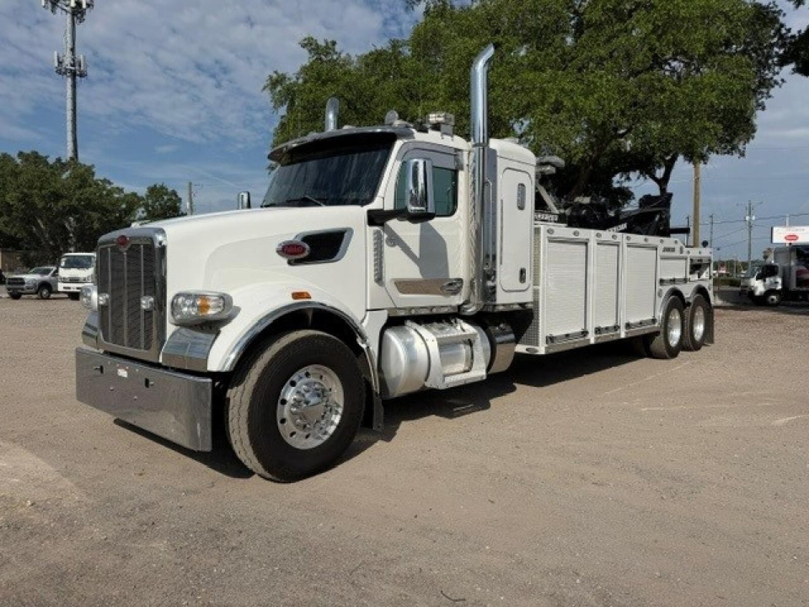 2024 PETERBILT 567 in Miami, FL