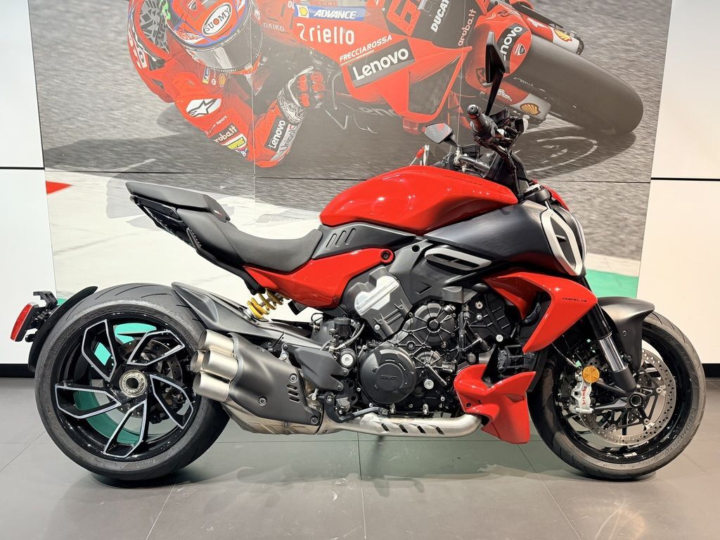 2024 Ducati Diavel V4 Red V4 in Pompano Beach, FL