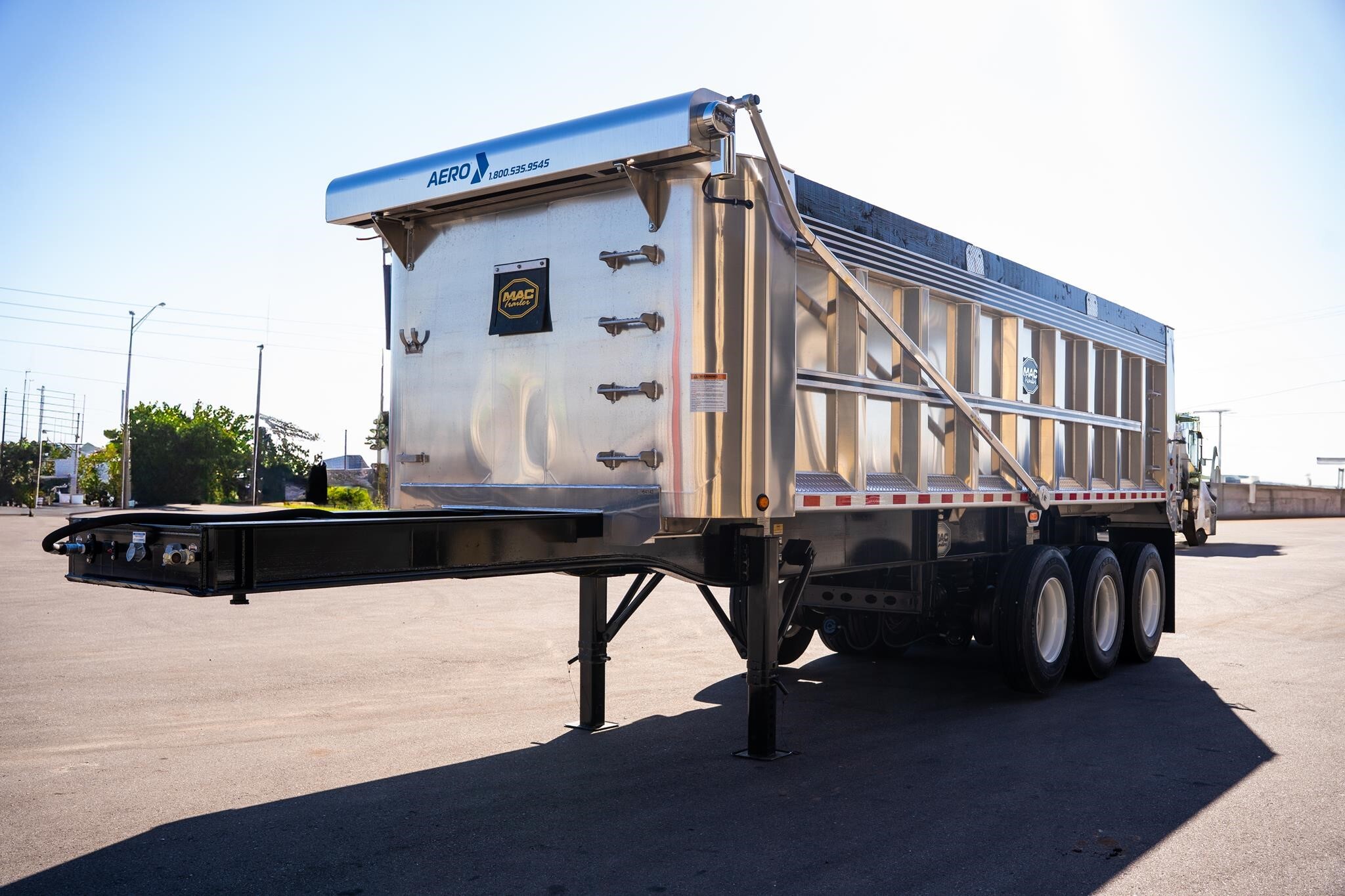 2027 MAC TRAILER MFG SHEET & POST in Miami, FL