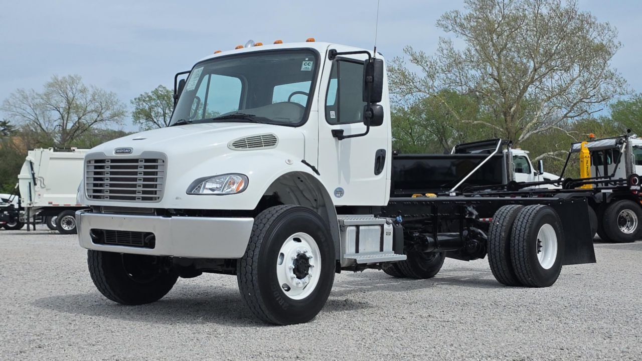 2020 FREIGHTLINER BUSINESS CLASS M2 106 in Poulsbo, WA