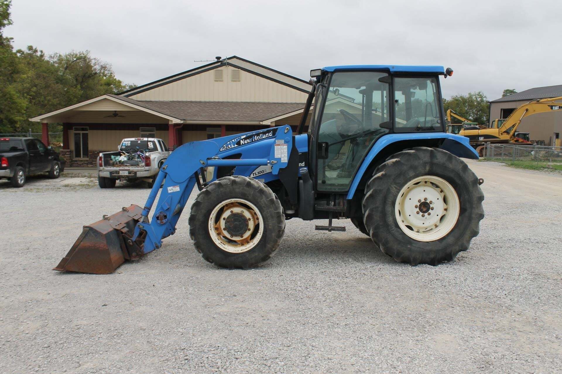 2005 NEW HOLLAND TL100A in Pleasureville, KY
