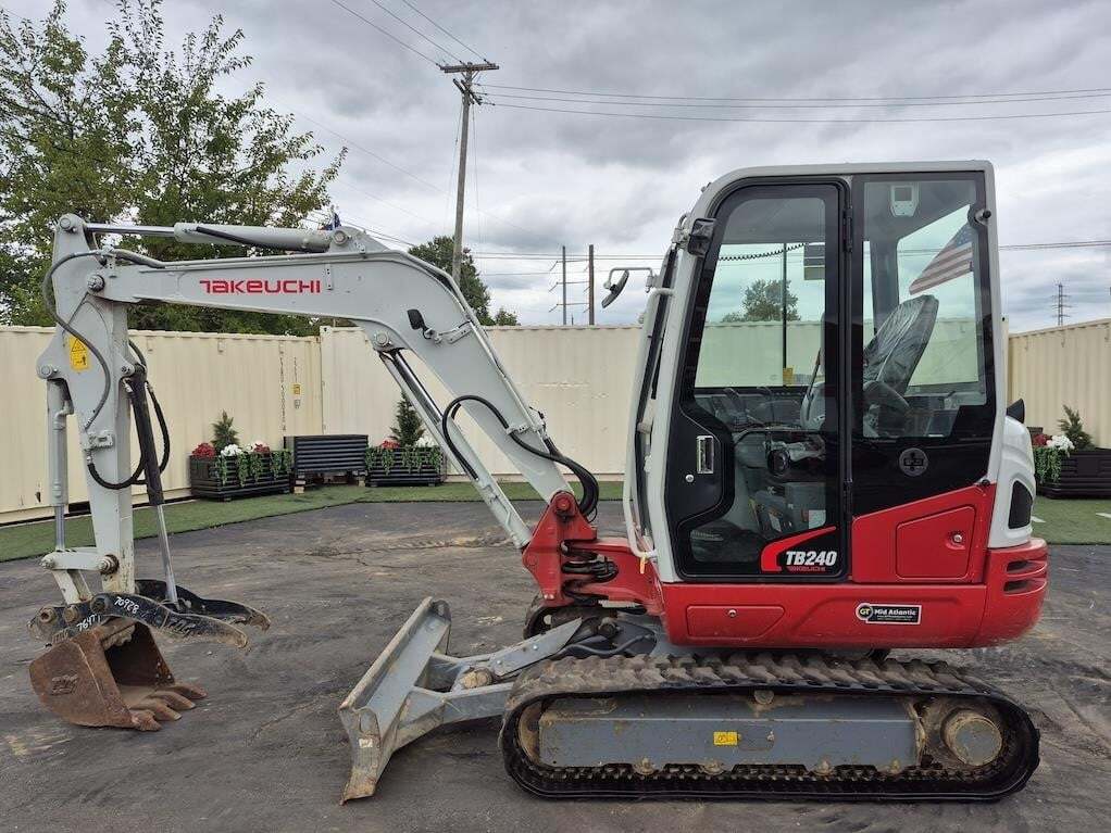 2024 TAKEUCHI TB240 in Essington, PA