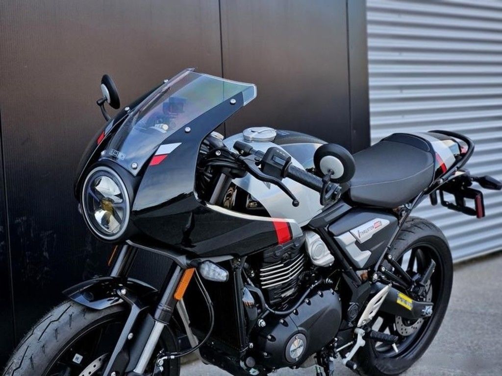 2026 Triumph Thruxton 400 Phantom Black / Aluminium Silver 400 in Romney, WV