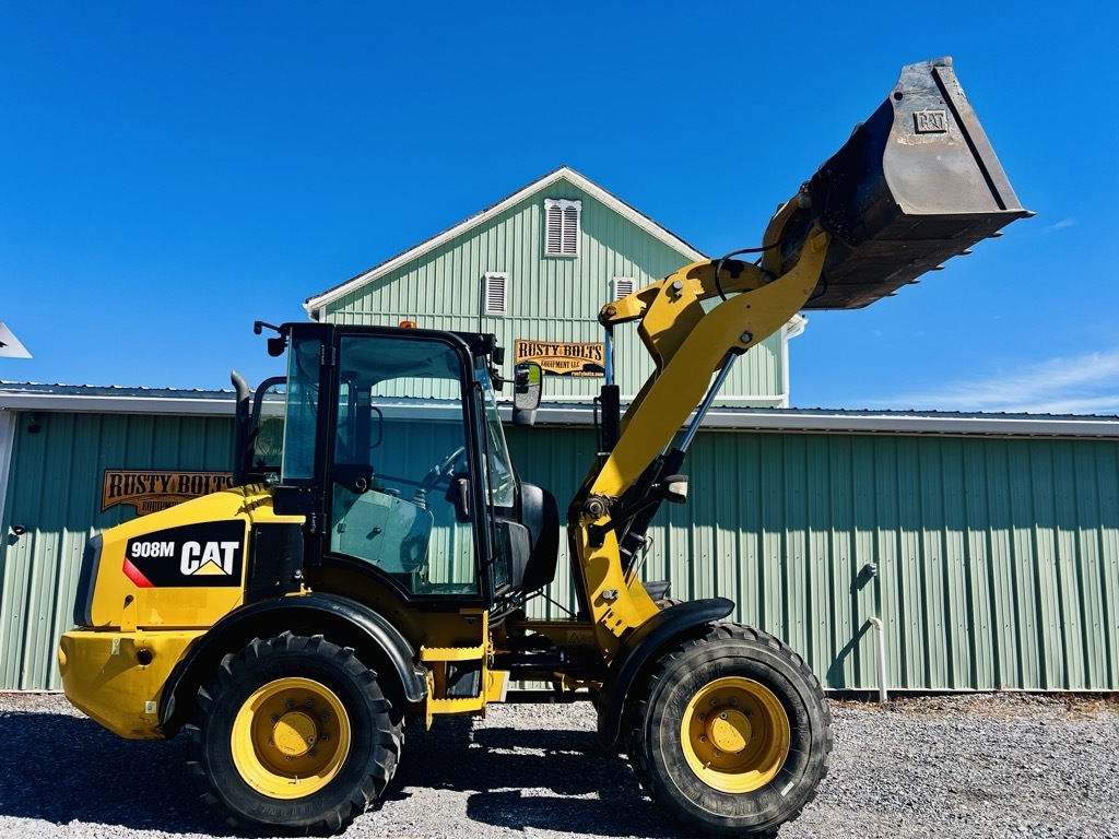 2017 CATERPILLAR 908M in Chambersburg, PA