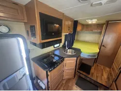 2016 THOR MOTOR COACH FOUR WINDS MAJESTIC 23A