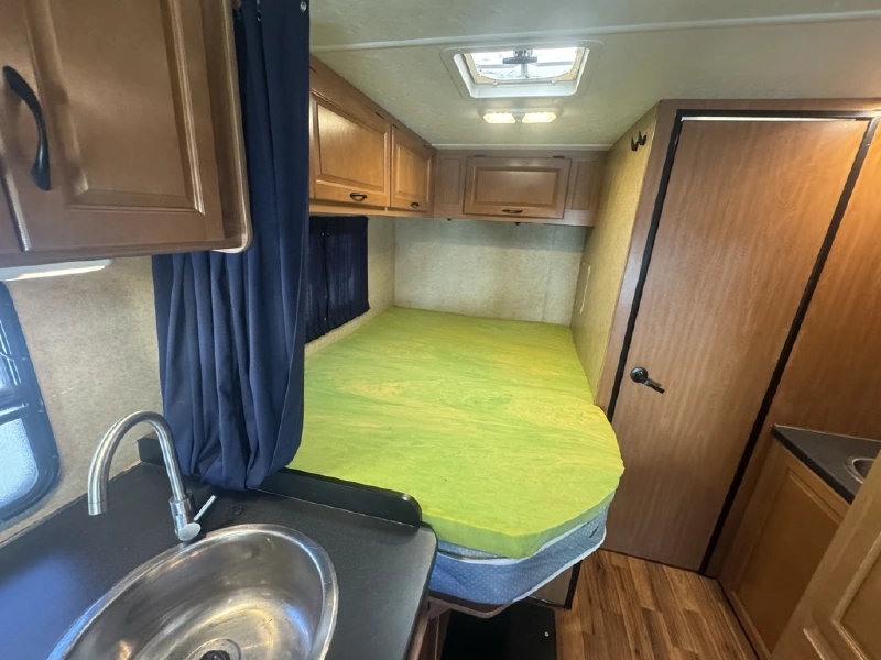 2016 THOR MOTOR COACH FOUR WINDS MAJESTIC 23A
