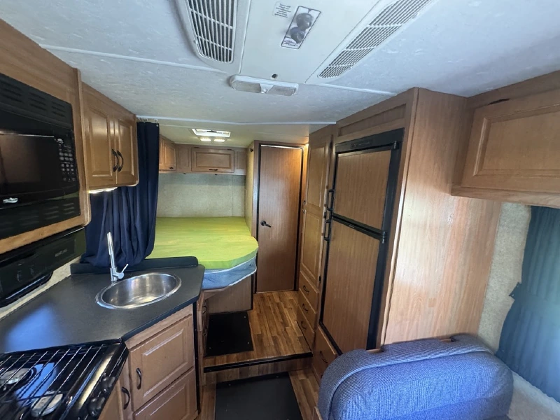 2016 THOR MOTOR COACH FOUR WINDS MAJESTIC 23A