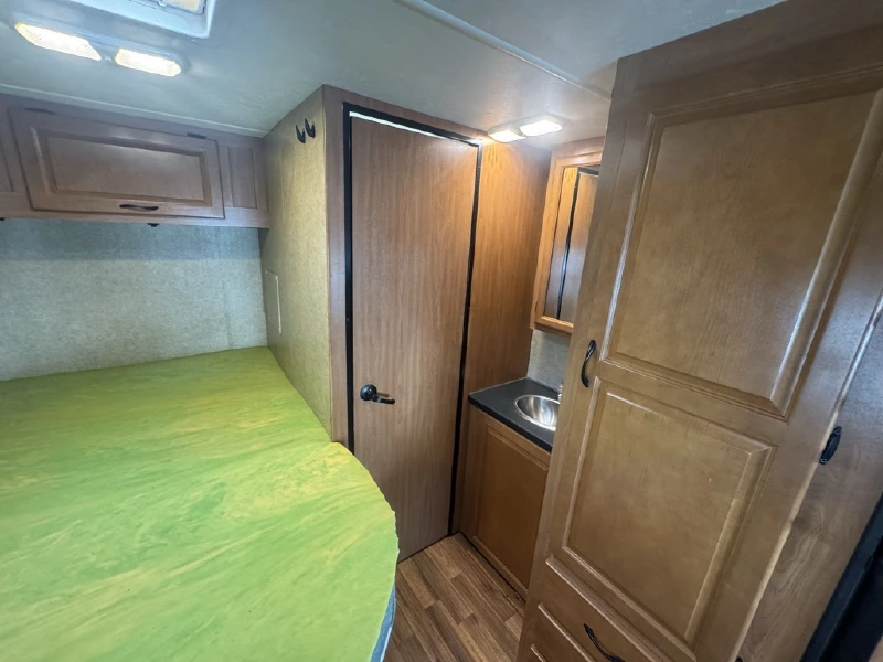 2016 THOR MOTOR COACH FOUR WINDS MAJESTIC 23A