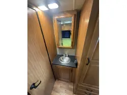 2016 THOR MOTOR COACH FOUR WINDS MAJESTIC 23A
