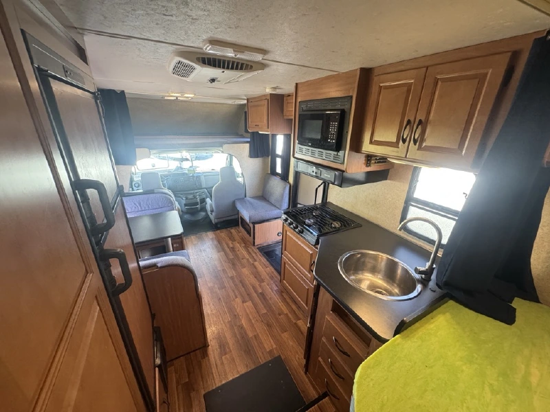 2016 THOR MOTOR COACH FOUR WINDS MAJESTIC 23A
