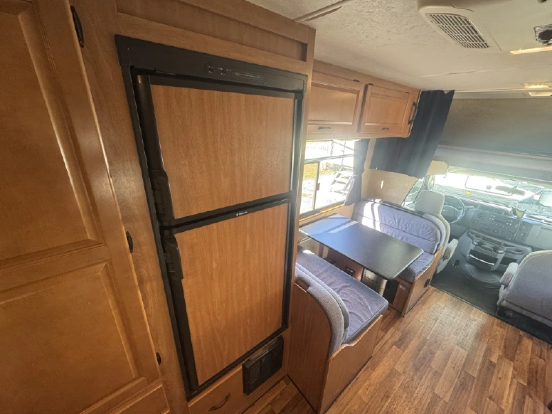 2016 THOR MOTOR COACH FOUR WINDS MAJESTIC 23A