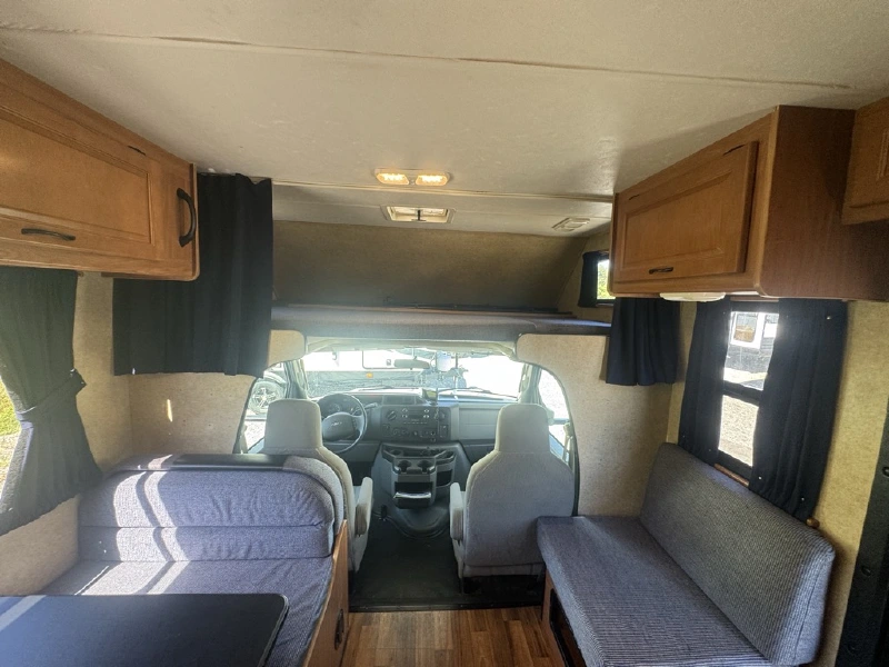 2016 THOR MOTOR COACH FOUR WINDS MAJESTIC 23A