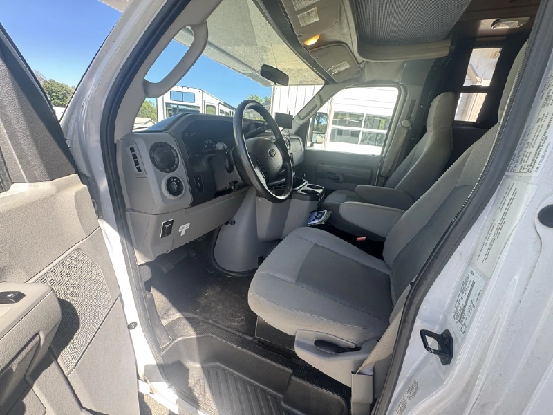 2016 THOR MOTOR COACH FOUR WINDS MAJESTIC 23A