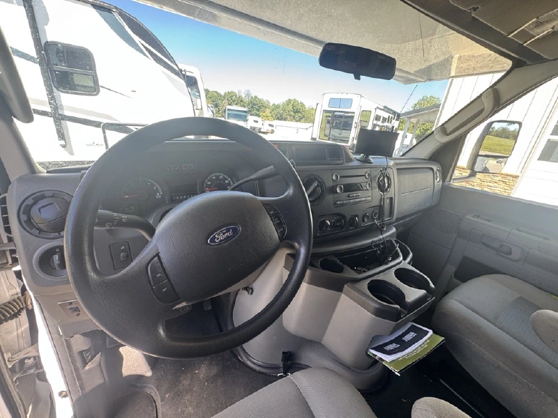 2016 THOR MOTOR COACH FOUR WINDS MAJESTIC 23A
