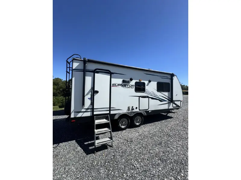 2021 FOREST RIVER SURVEYOR LEGEND 202RBLE