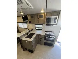 2021 FOREST RIVER SURVEYOR LEGEND 202RBLE