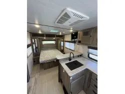2021 FOREST RIVER SURVEYOR LEGEND 202RBLE