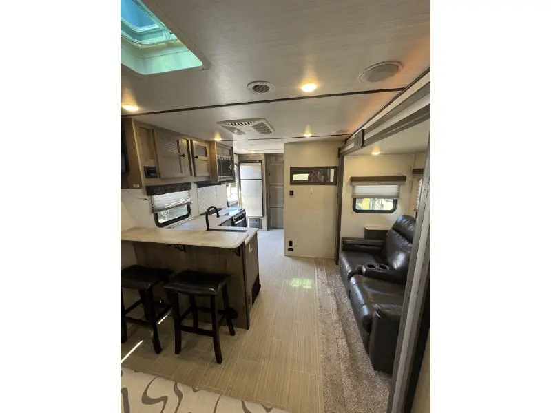 2021 FOREST RIVER SURVEYOR LEGEND 202RBLE