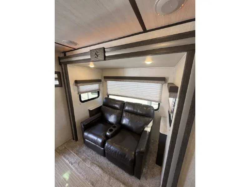 2021 FOREST RIVER SURVEYOR LEGEND 202RBLE