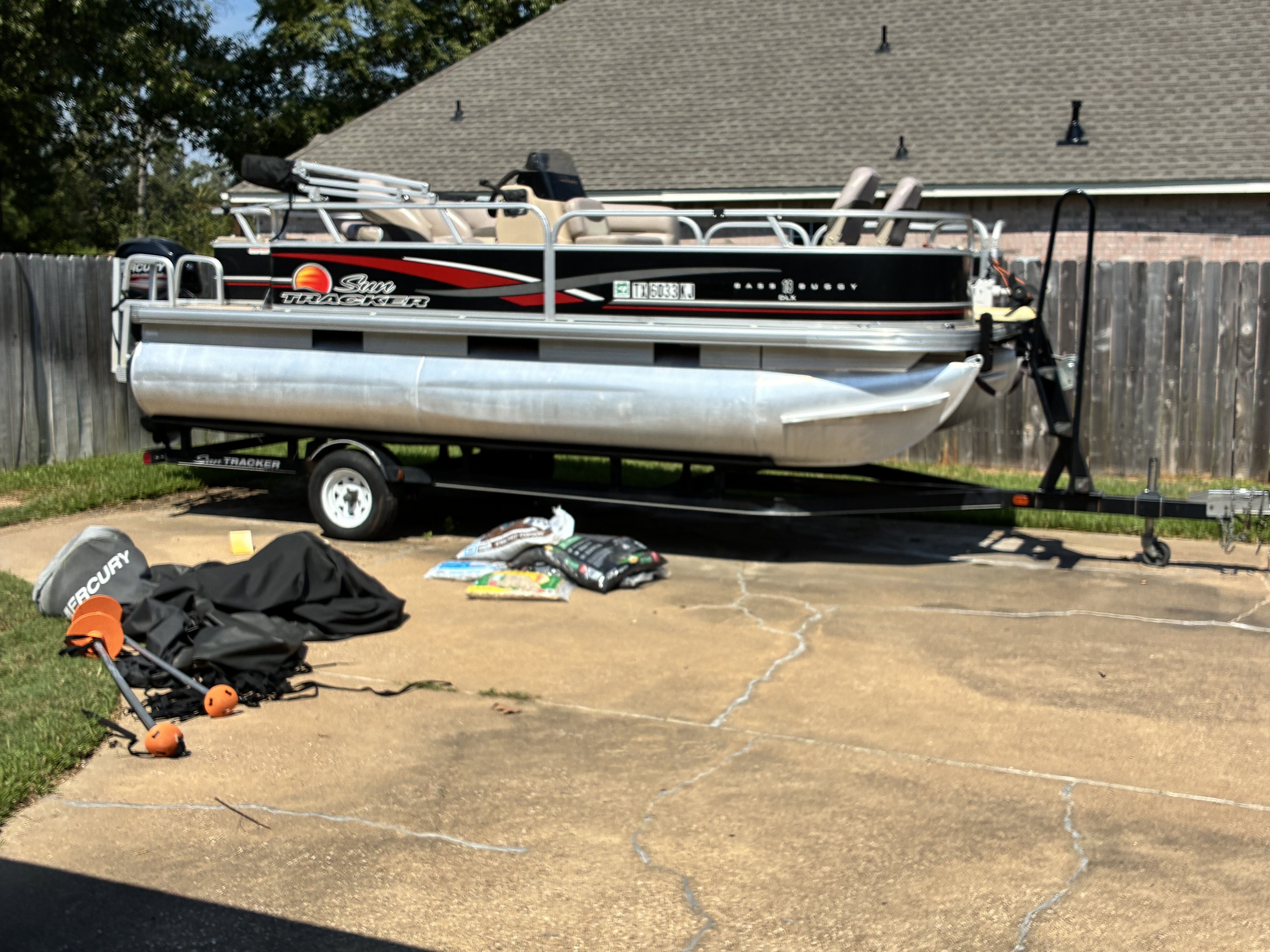 2014 Sun Tracker 18 BASS BUGGY CLASSIC Pontoon Boat boat