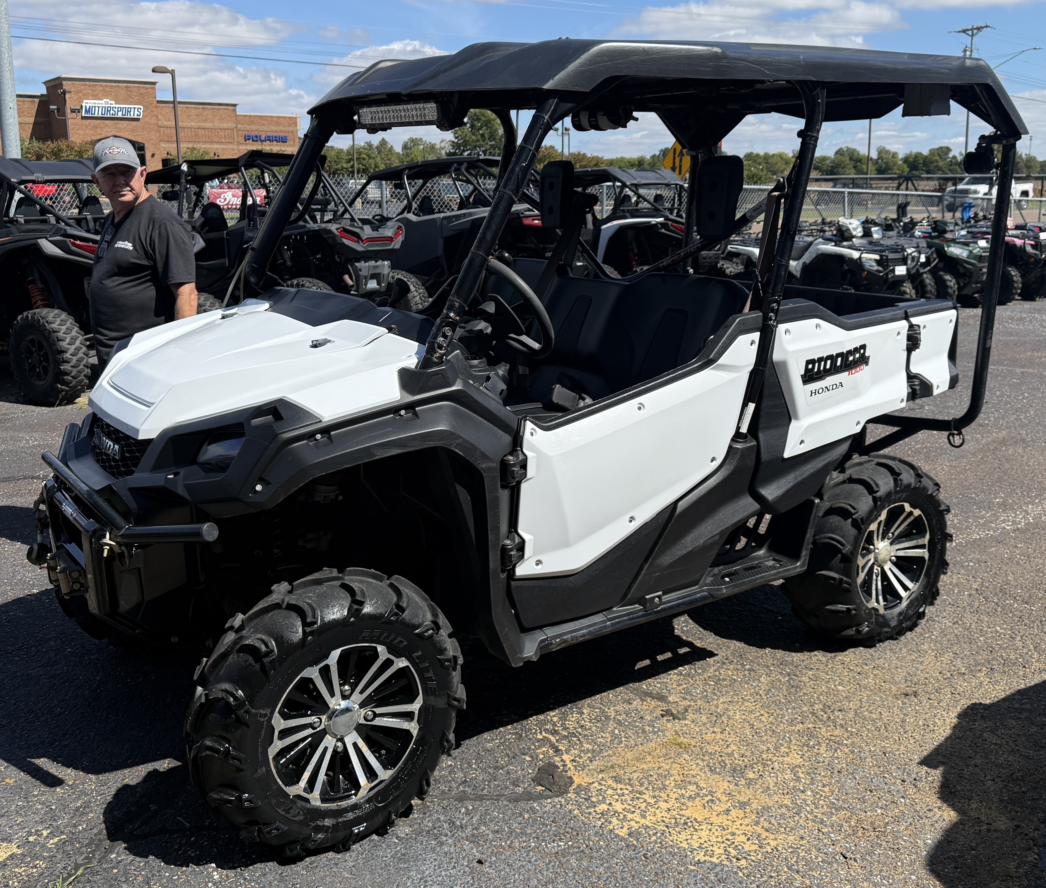 2016 Honda Pioneer 1000-5 Deluxe in union city TN