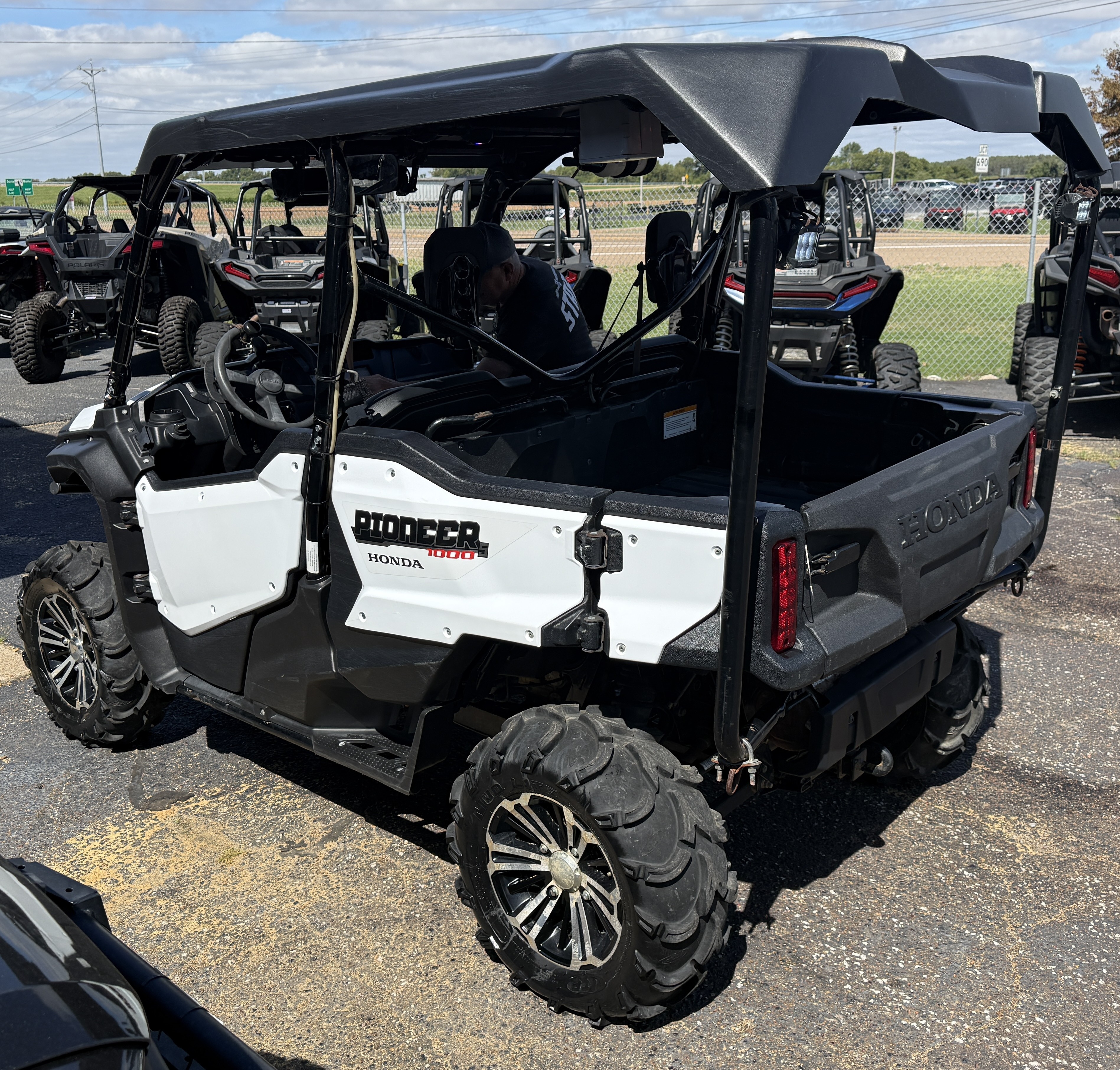 2016 Honda Pioneer 1000-5 Deluxe in union city TN