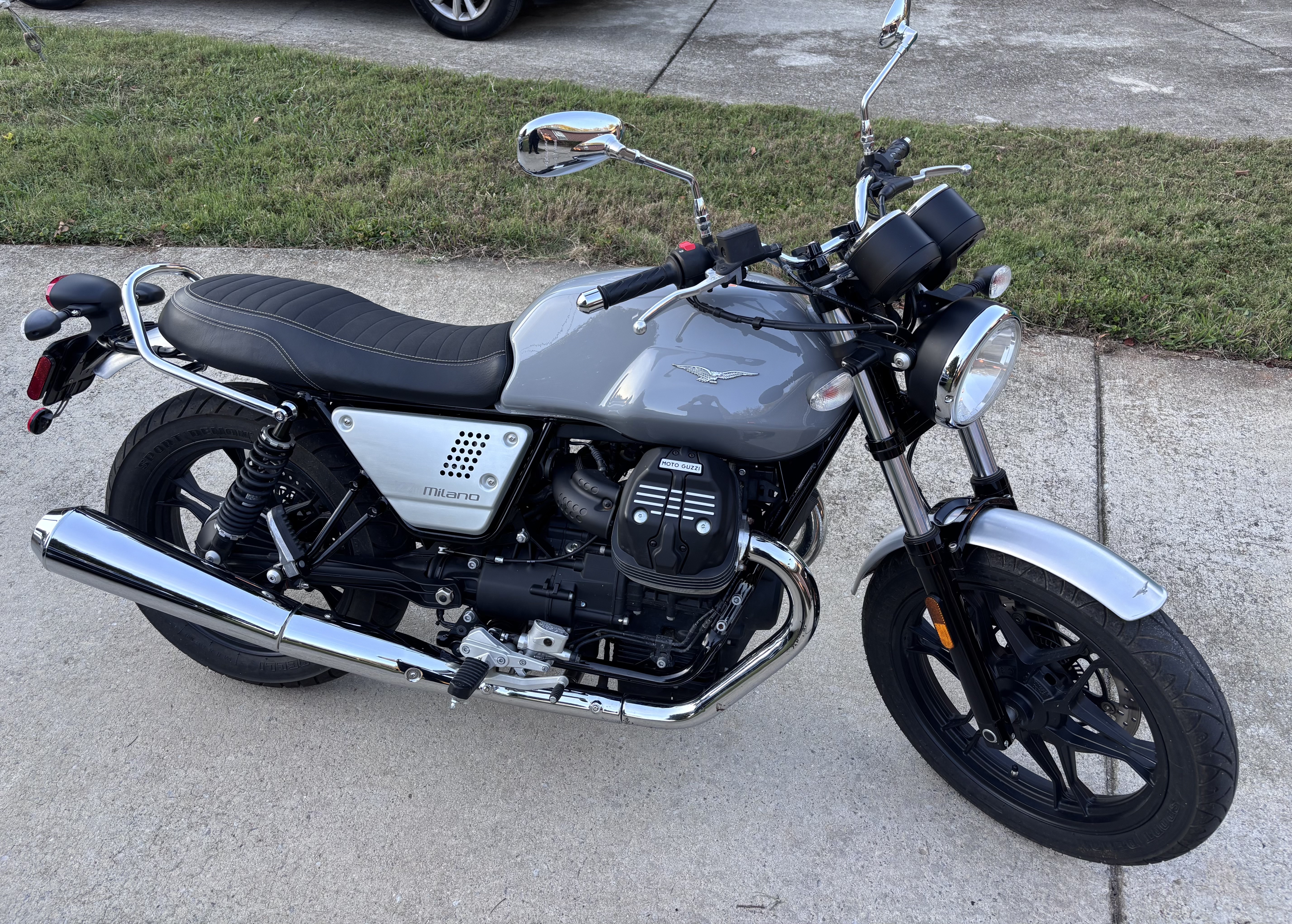 2018 Moto Guzzi V7 III STONE Standard motorcycle